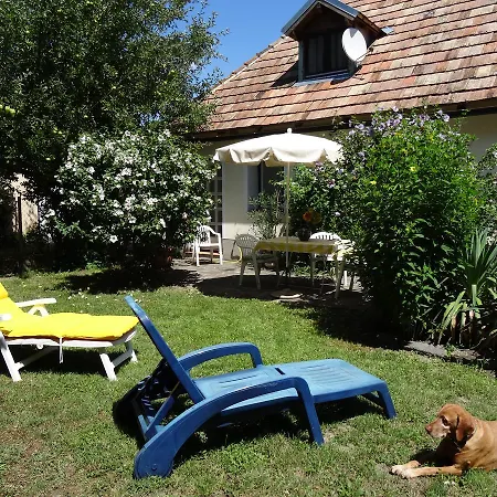 Ferienhaus Feny Дом отдыха Шюмег